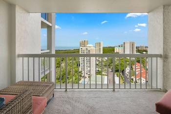 Gulf View Two Queen Beds Double Balcony