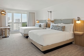 Gulf View Two Queen Beds Double Balcony