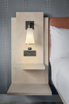 Room, 2 Queen Beds (Mobility/Hearing Access, Roll-in Shwr)