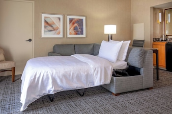 Junior Suite, 1 King Bed with Sofa bed, Corner (Balcony)