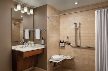 Fairmont Gold, Suite, 1 King Bed, Accessible
