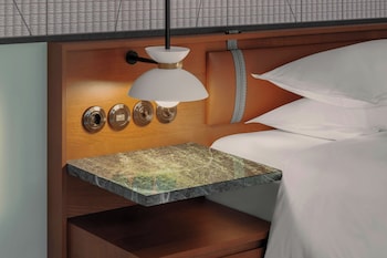 Club Room, 1 King Bed