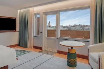 Superior Room, 1 King Bed, Non Smoking, Lake View
