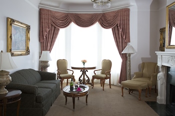 Suite, 1 King Bed with Sofa bed