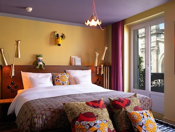 Large with Balcony and Paris view
