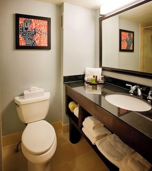 King, Suite, 1 King Bed, Accessible, Bathtub