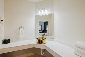 Standard Room, 1 King Bed, Accessible, Refrigerator & Microwave