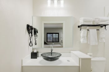 Standard Room, 1 King Bed, Non Smoking, Refrigerator & Microwave
