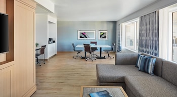 Executive Suite, 1 King Bed with Sofa bed