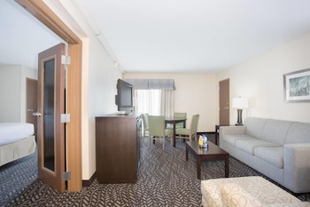 Suite, 1 King Bed, Non Smoking (Parlor)