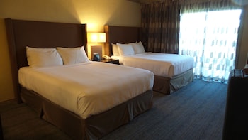 Room, 2 Queen Beds, Accessible, Bathtub (Mobility & Hearing)