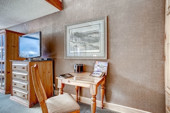 Loft, 1 King Bed (Lodge)