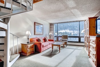 Loft, 1 King Bed (Lodge)