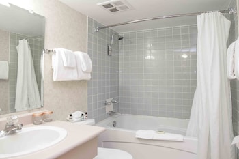 Standard Room, 1 Queen Bed, Kitchenette