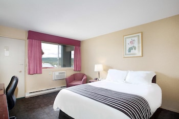 Standard Room, 1 Queen Bed