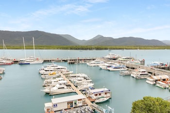 Horizon Marina View Room Twin