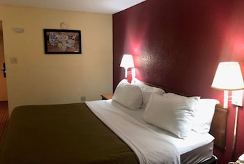 Room, 1 Queen Bed, Accessible, Smoking (Mobility)