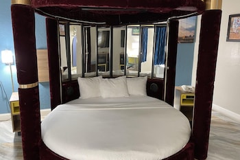 Room, 1 Queen Bed, Accessible, Smoking (Mobility)