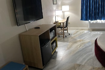 Room, 1 Queen Bed, Accessible, Smoking (Mobility)