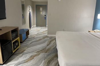 Room, 1 King Bed, Accessible, Non Smoking (Mobility)