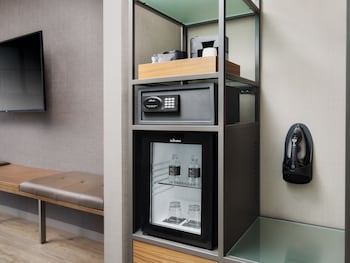 Deluxe Room, Multiple Beds (Hearing Accessible)