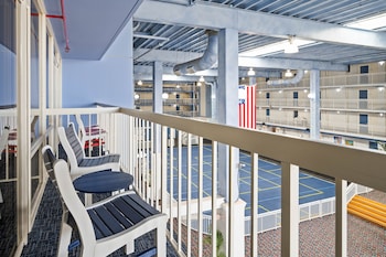 Standard Room, 2 Queen Beds (Atrium View)