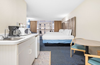 Standard Room, 2 Queen Beds (Atrium View)