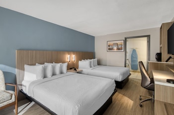 Standard Room, 2 Queen Beds, Accessible, Bathtub (Pet Friendly)