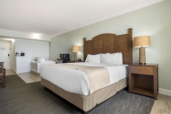Standard Room, 1 King Bed, Non Smoking, Jetted Tub
