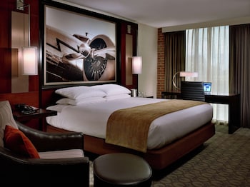 Deluxe Suite, 1 King Bed with Sofa bed, Non Smoking