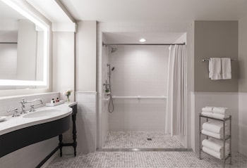 Premium Room, 2 Queen Beds, Accessible (Shower)