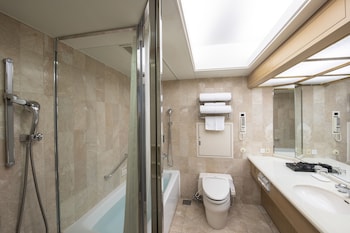 The Main Deluxe Triple Room, Non Smoking