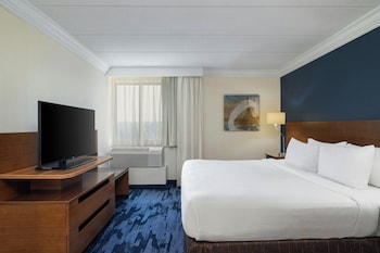 Suite, 1 King Bed with Sofa bed, Accessible Bathtub
