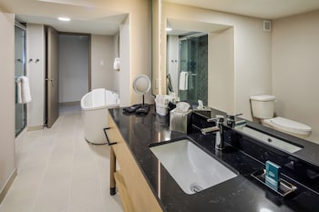 Junior Suite, 1 King Bed