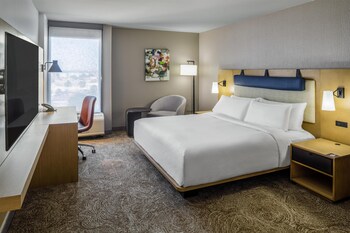 Room, 1 King Bed, Accessible (Hearing)