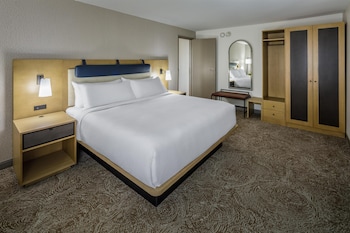 Junior Suite, 1 King Bed, Accessible (Hearing)