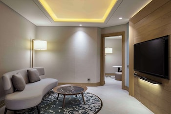 Suite, 1 King Bed, Sea View