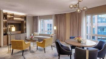 Executive Suite, 1 King Bed, Non Smoking