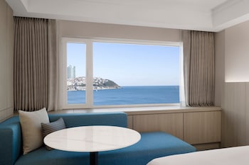 Executive Beach King, Club lounge access,  1 King, Haeundae Beach view