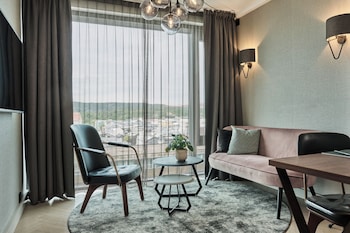 Business Room, Harbor View (Class)