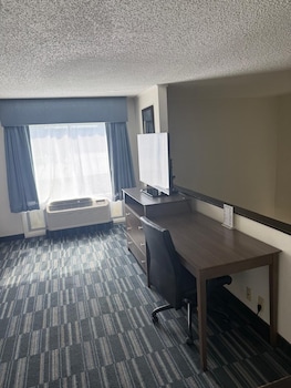 Suite, 1 King Bed, Non Smoking, Refrigerator & Microwave