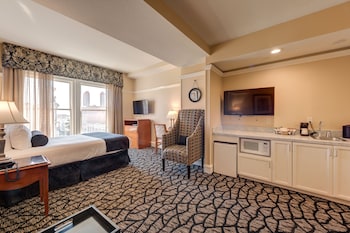 Junior Studio Suite, 1 Queen Bed with Sofa bed, Accessible, City View
