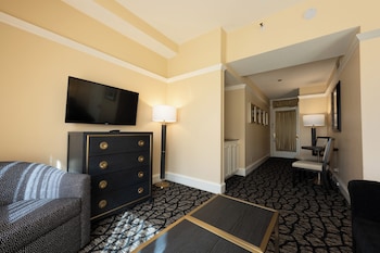 Junior Studio, 1 Queen Bed with Sofa bed, City View