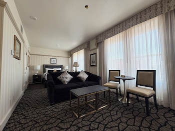 Junior Studio Suite, 1 Queen Bed with Sofa bed, Accessible, City View