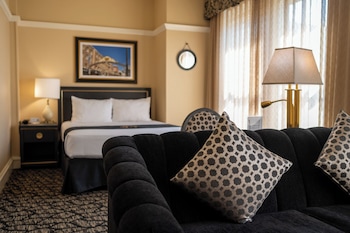 Junior Studio Suite, 1 Queen Bed with Sofa bed, Accessible, City View