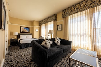 Junior Studio, 1 Queen Bed with Sofa bed, City View
