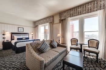 Junior Studio, 1 Queen Bed with Sofa bed, City View