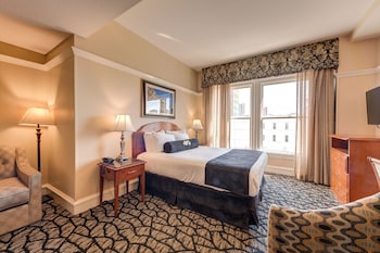 Junior Studio, 1 Queen Bed with Sofa bed, City View
