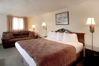 Standard Room, 1 King Bed, Non Smoking, Refrigerator & Microwave