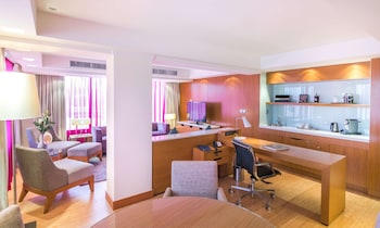 Suite (Lounge Access)